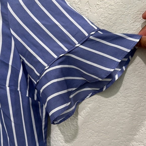 Banana Republic stripped too in size Small - Picture 4 of 7